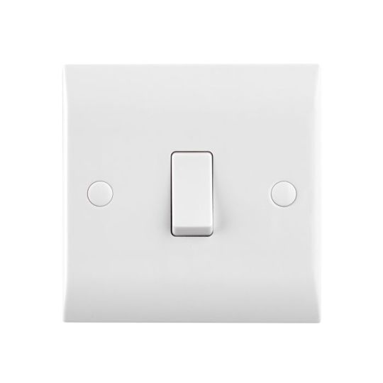 Saxby Curved Edge 10Ax 1G 2-Way Switch in White