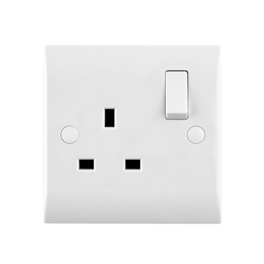 Saxby Curved Edge 13A 1G Dp Switched Socket in White
