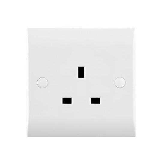 Saxby Curved Edge 13A 1G Sp Unswitched Socket in White