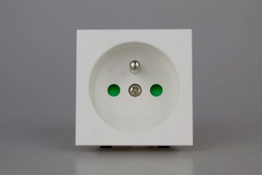 Varilight White 16A Euro Socket Pin Earth (2 DataGrid Spaces)